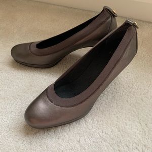 Mint Stuart Weitzman Foresure elastic pumps